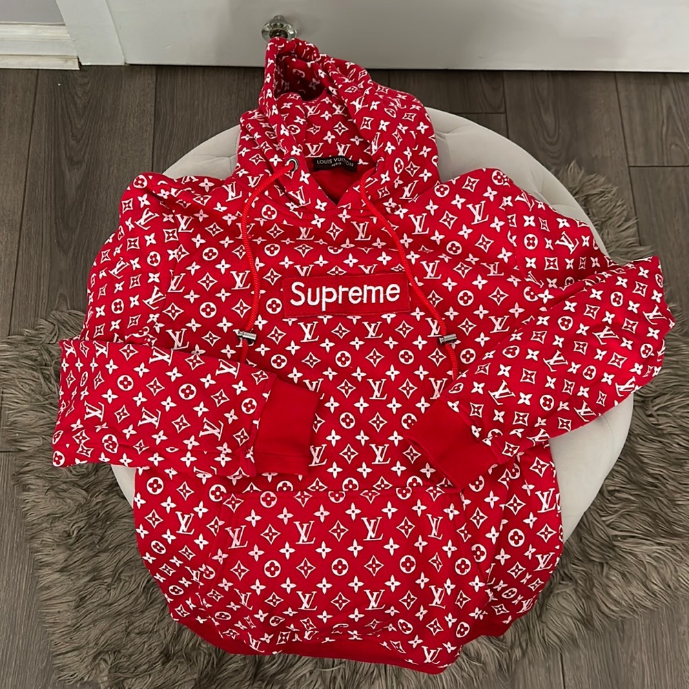 Supreme - Men’s Small - Red logo hoodie